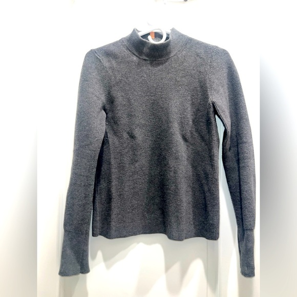 Lunya women’s gray sweater - Picture 1 of 2